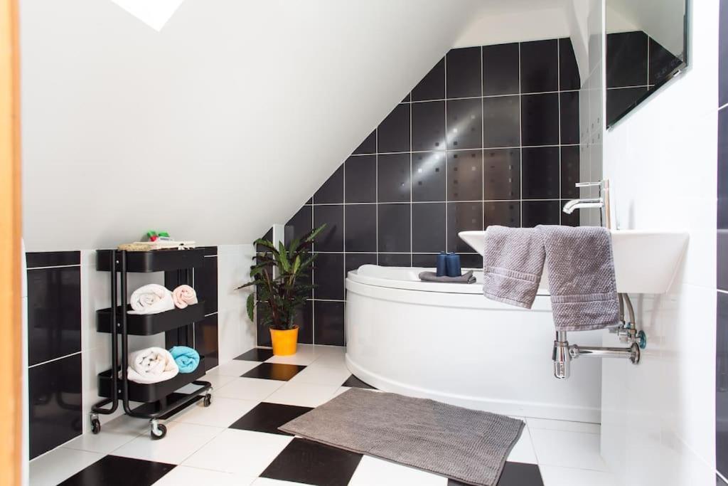Unique City Centre Duplex, Castle View, Roof Top Terrace Apartament *
