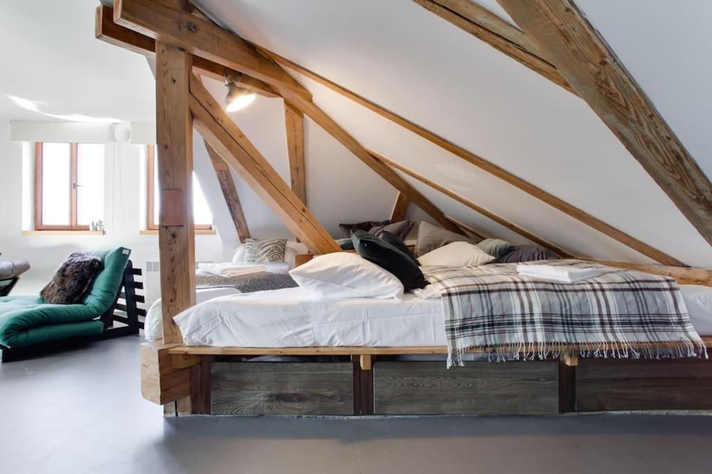 Unique City Centre Duplex, Castle View, Roof Top Terrace Apartament Praga